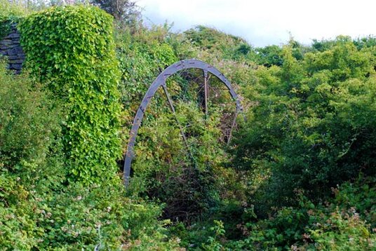 Threshing machine at Trebarwith village
