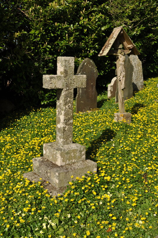 Blisland churchyard