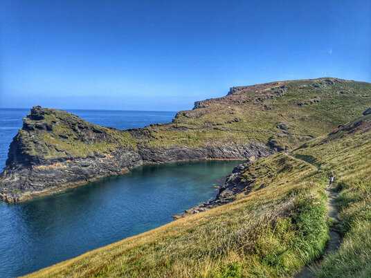 Coast path to Forrabury Common
