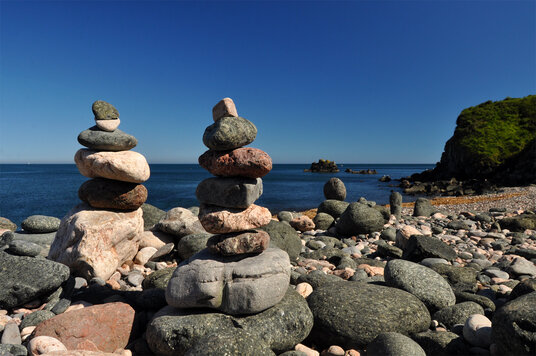 Cairns at Carleon Cove