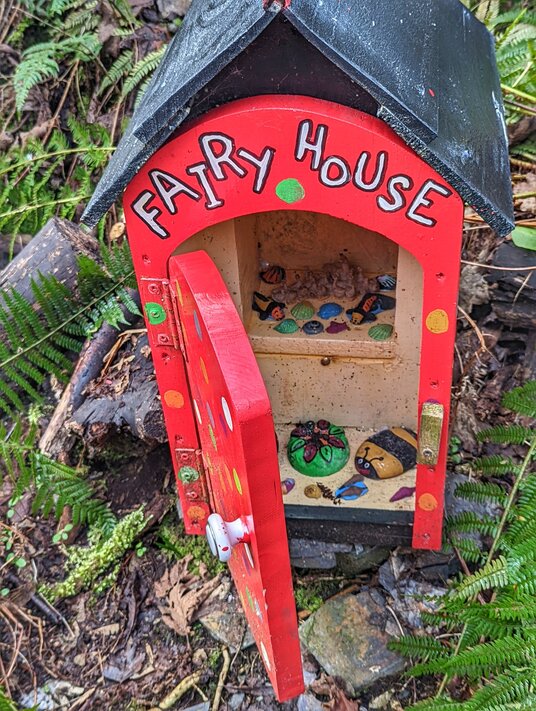 Fairy house in Coombe Woods