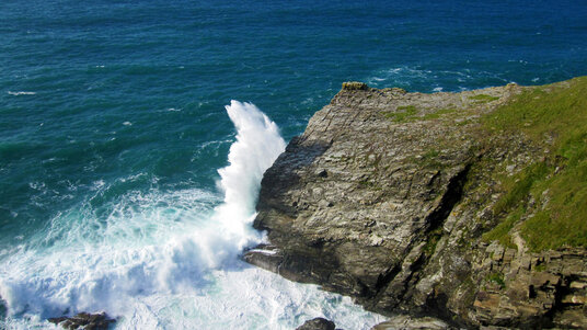 Waves breaking on Dunderhole Point