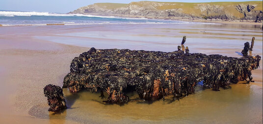 Shipwreck at Holywell Bay