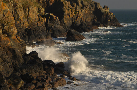 Wave breaking in Housel Bay