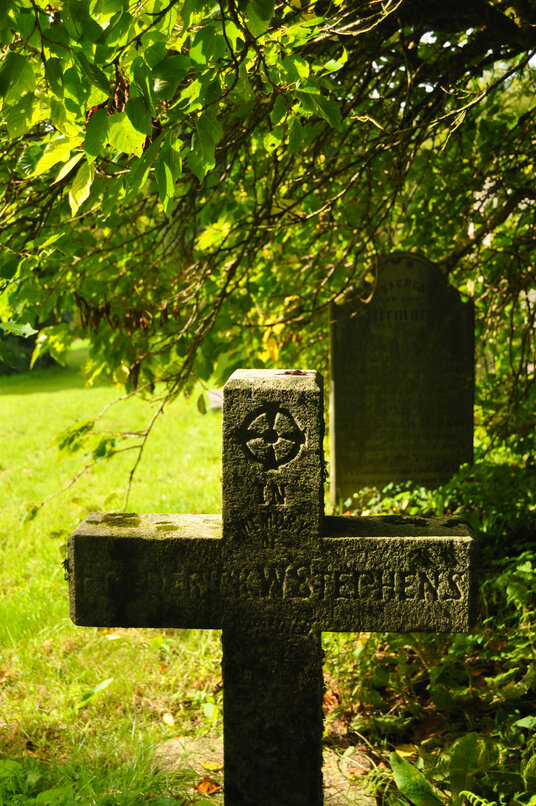 Cross in Lanteglos churchyard
