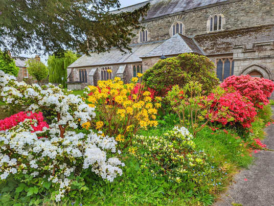 Lostwithiel churchyard
