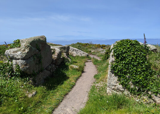 Maen Cliff Castle