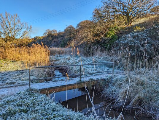 Bridge near Par beach in winter
