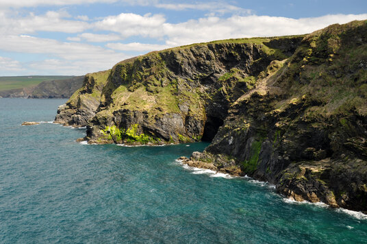 Cliffs between Port Gaverne and Barrett's Zawn
