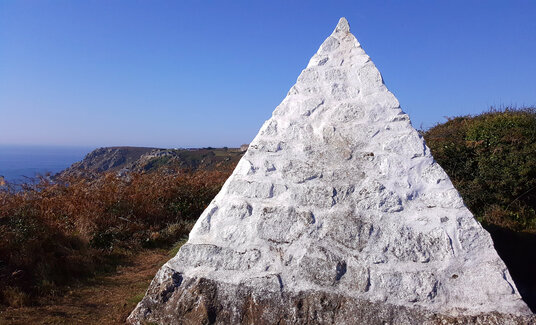 Pyramid daymark