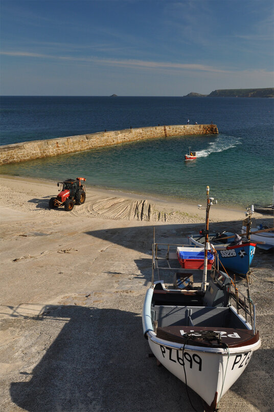 Boat landing at the harbour