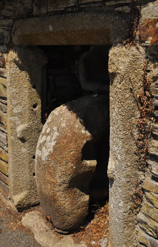 Mortar stone for the blowing house
